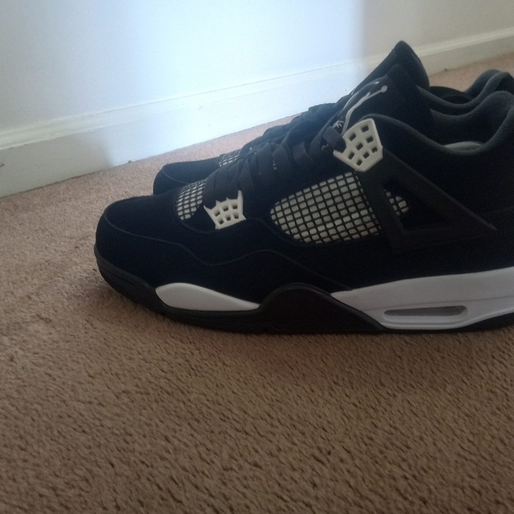 Men's Jordan retro 4 White thunder sz 13